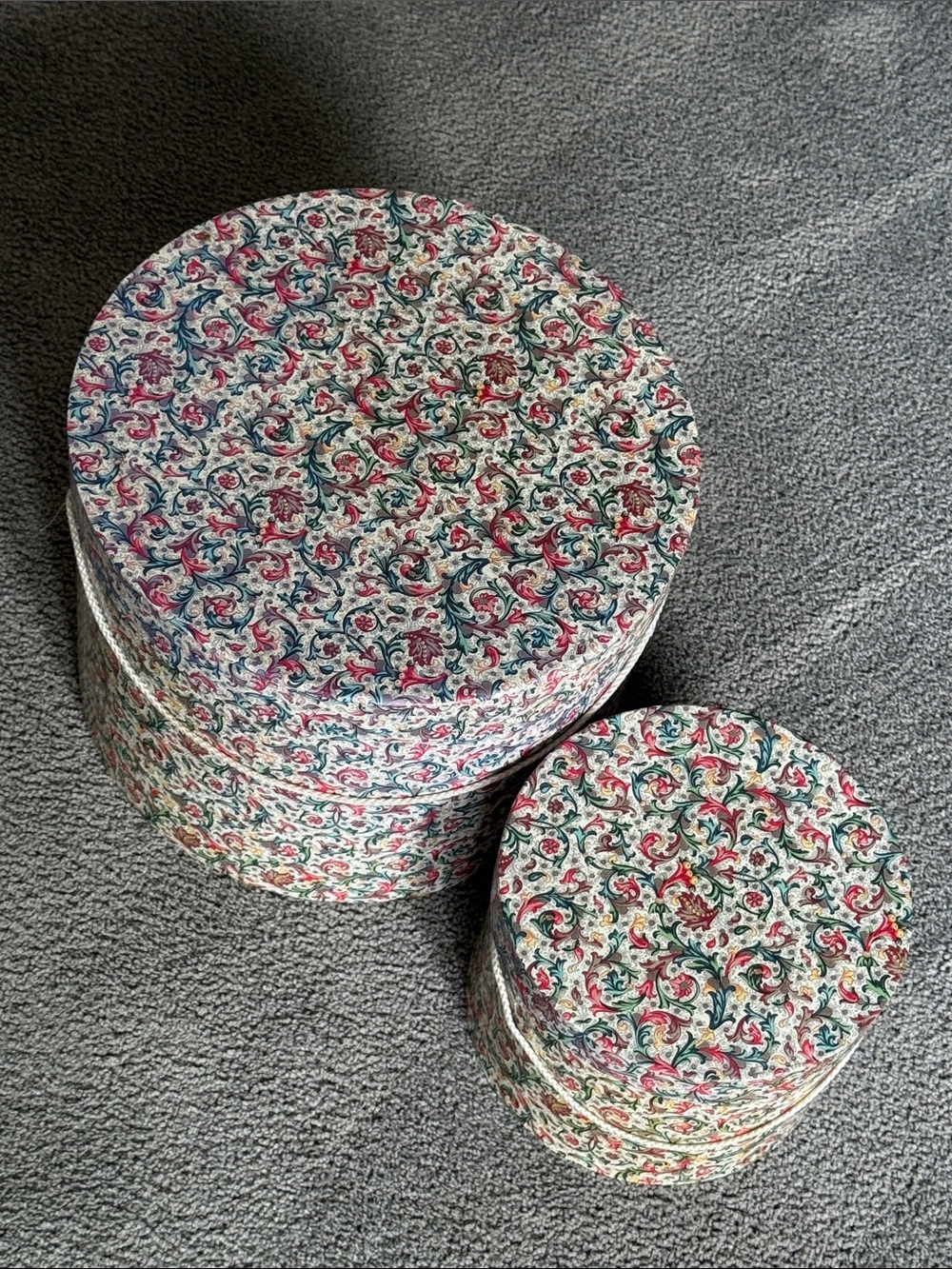 Hat Boxes Set in Multicolor Floral. Floral Patterned, Round, Set of 2 w/2 Lids.
